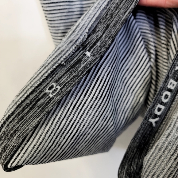 Lululemon training  t shirt - Picture 5 of 7